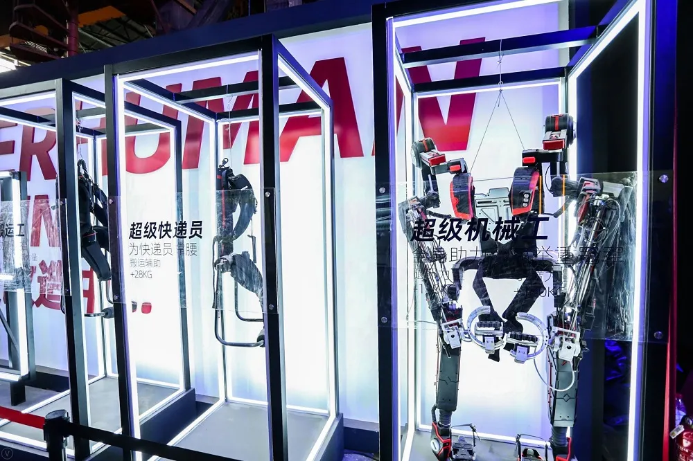 北京鐵甲鋼拳科技希望能利用機甲，改善中國物流行業的生態。