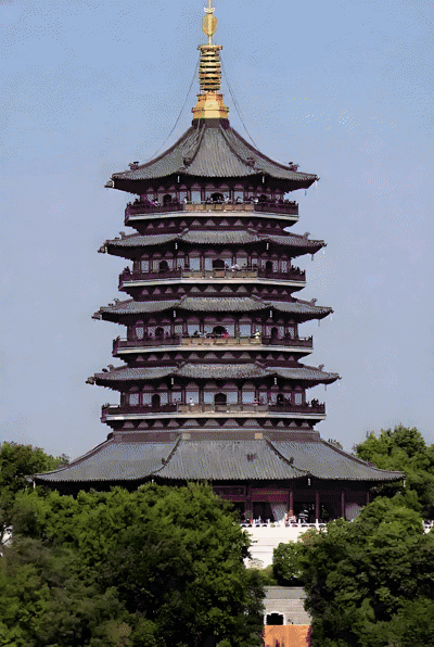 提示詞：「一座中國風的樓閣，逐漸變成卡通粉紅色，四周出現氣球，鏡頭固定不動。」