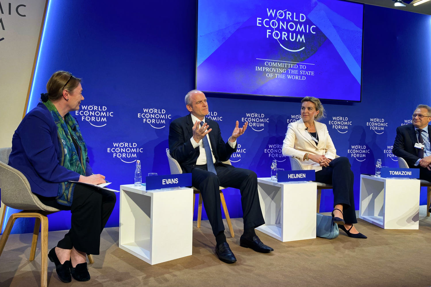 Konsumsi-berkelanjutan-Mike-evans-on-WEF-Davos-2022-featured-picture